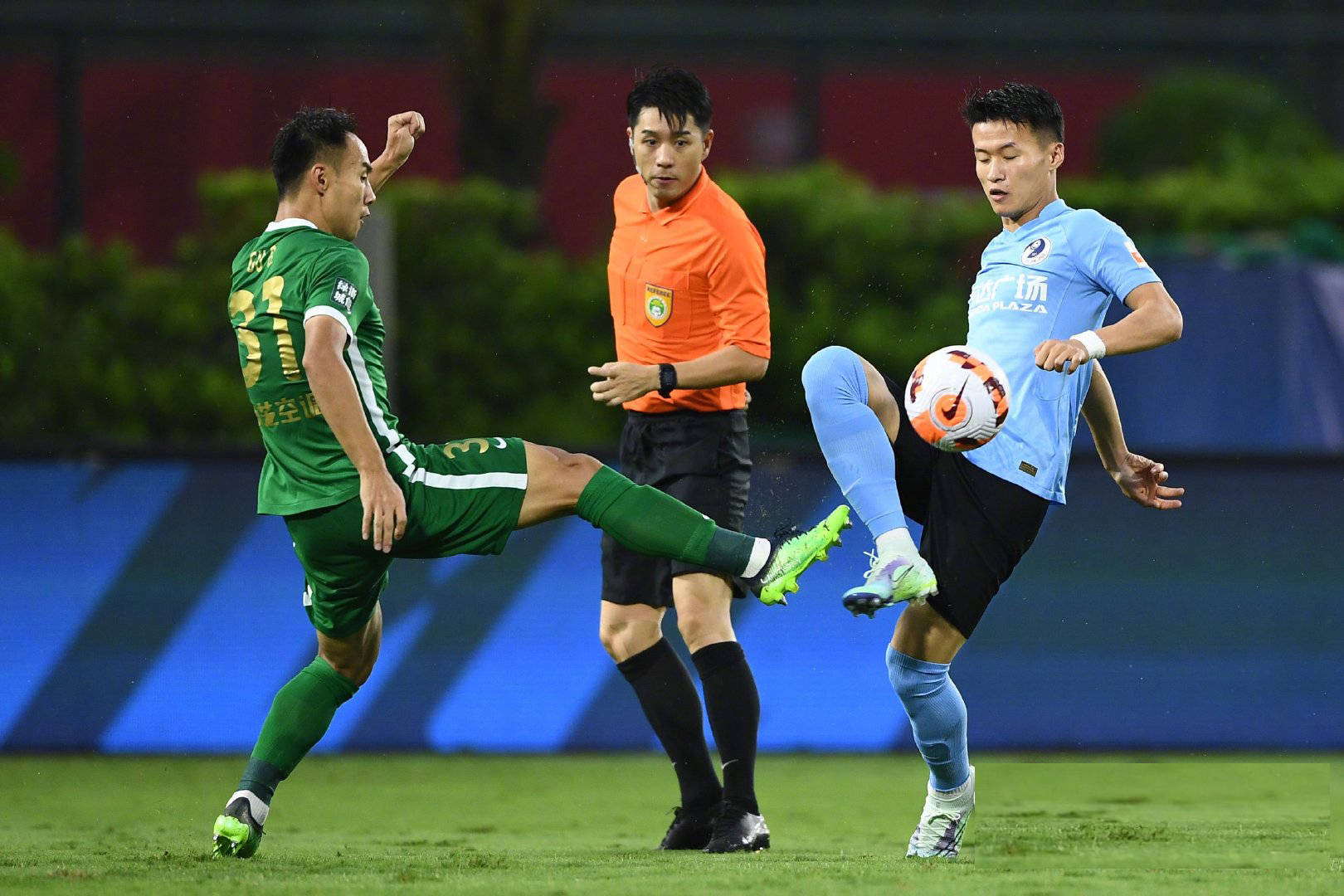 关于广州队迎中超关键赛,清晨状态回暖,话题不断,医务组通报恢复的信息 关于广州队迎中超关键赛,清晨状态回暖,话题不断,医务组通报恢复的信息